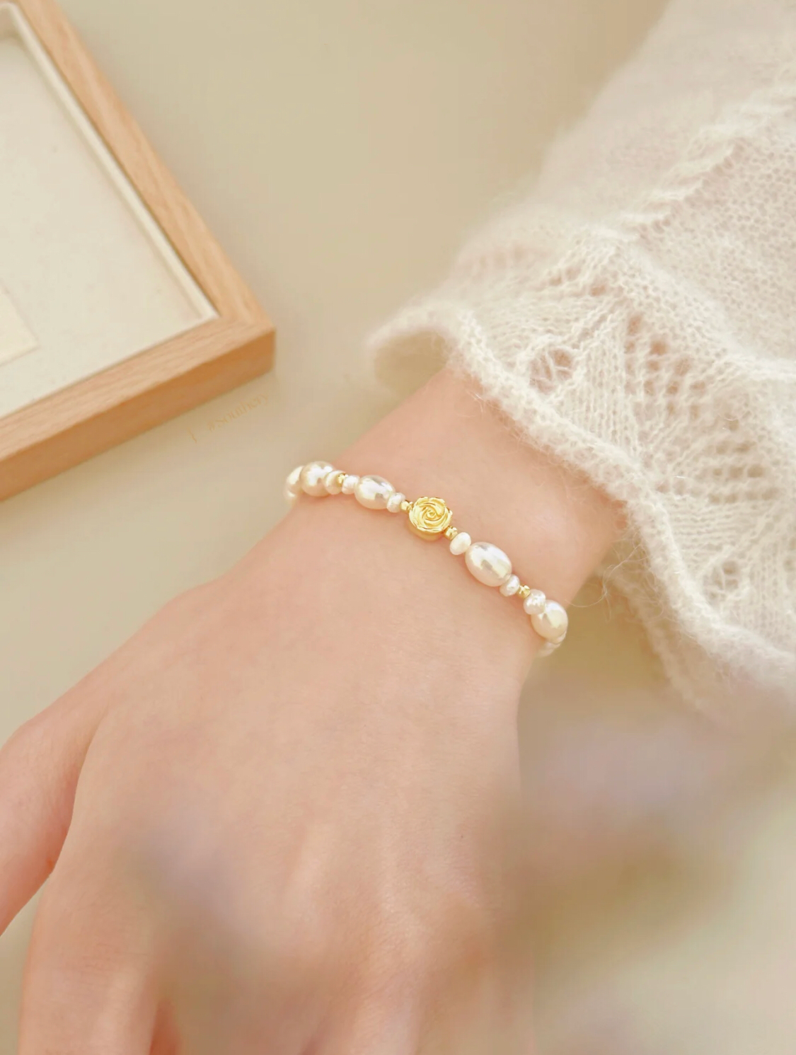 GOLD ROSE BRACELET